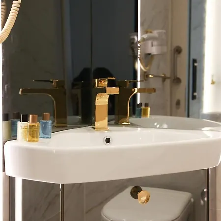 والتون جاردنز بيرا