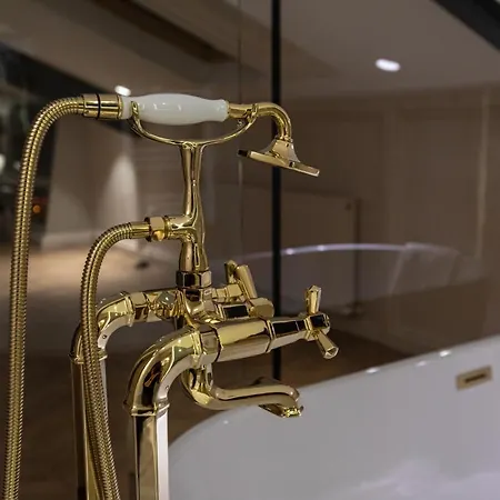 شقة فندقية والتون جاردنز بيرا 4*