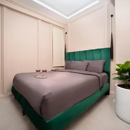 Walton Gardens Pera Apartahotel