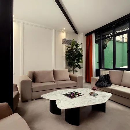 Walton Gardens Pera Aparthotel
