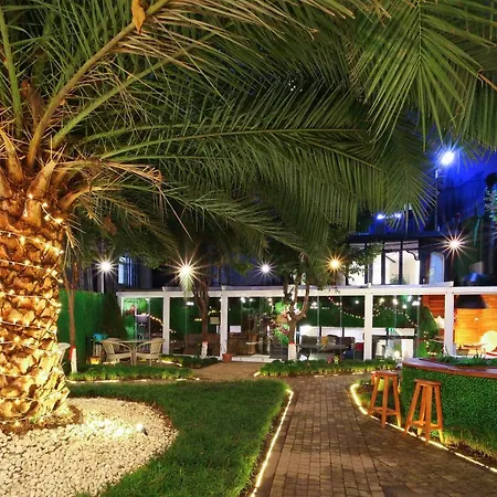 Walton Gardens Pera Apartahotel