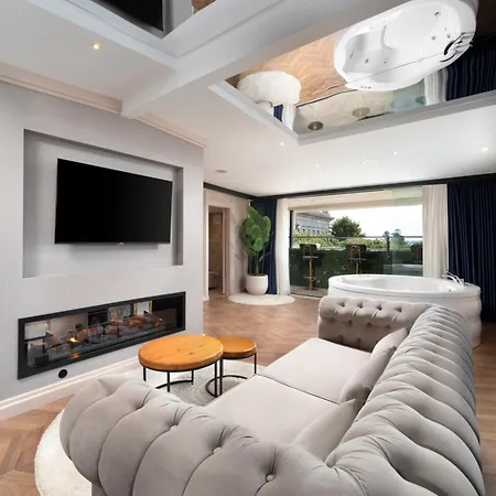 والتون جاردنز بيرا