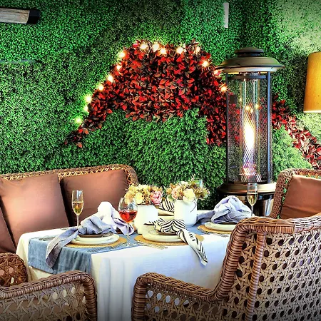 والتون جاردنز بيرا 4*