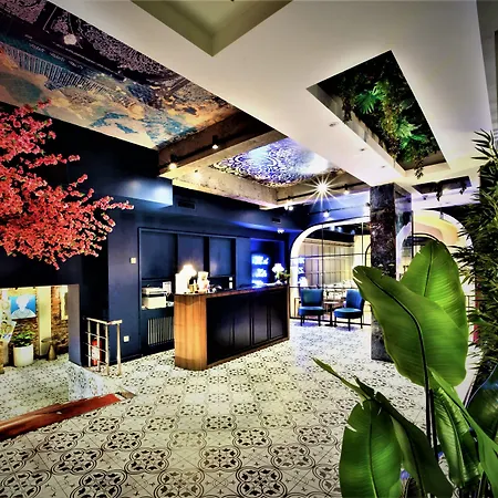 Walton Gardens Pera Aparthotel