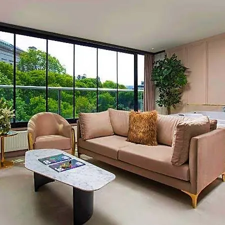 Walton Gardens Pera