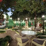Walton Gardens Pera 4*