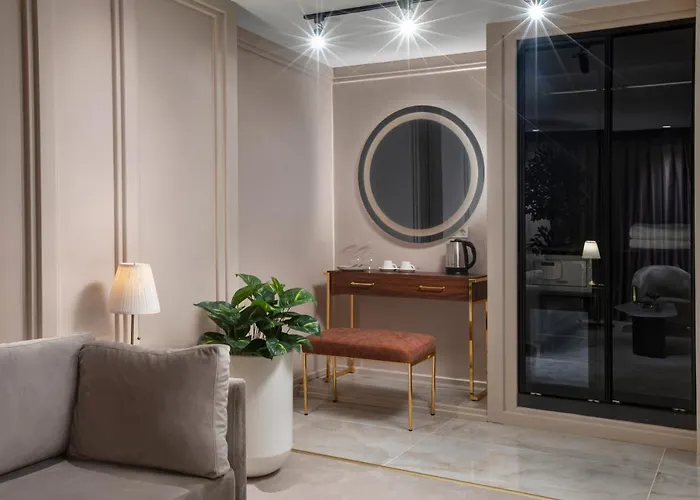 Walton Gardens Pera Aparthotel 4*