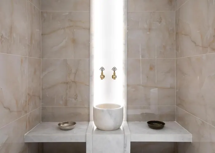 Walton Gardens Pera Aparthotel 4*