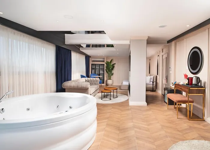 Walton Gardens Pera Aparthotel 4*