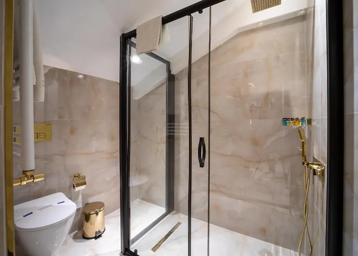 Walton Gardens Pera מלון דירות 4*