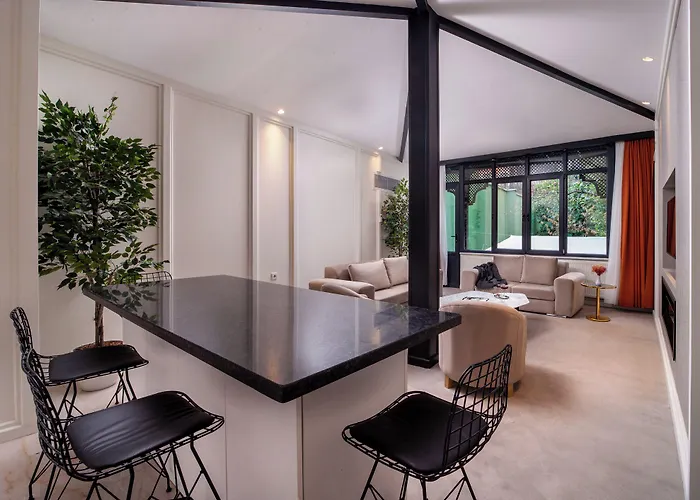 Walton Gardens Pera 4*