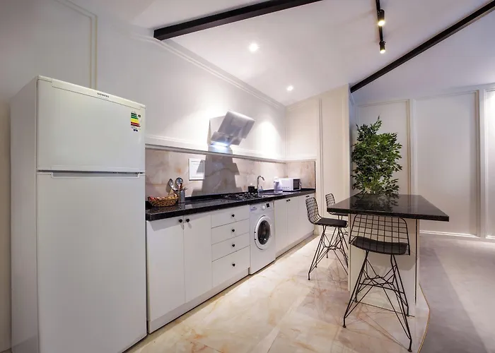 מלון דירות Walton Gardens Pera 4*